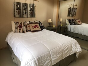 5 habitaciones, escritorio, wifi y ropa de cama