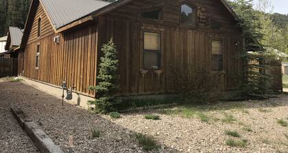 Wunderschöne Bergheim in der Nähe der Innenstadt Red River