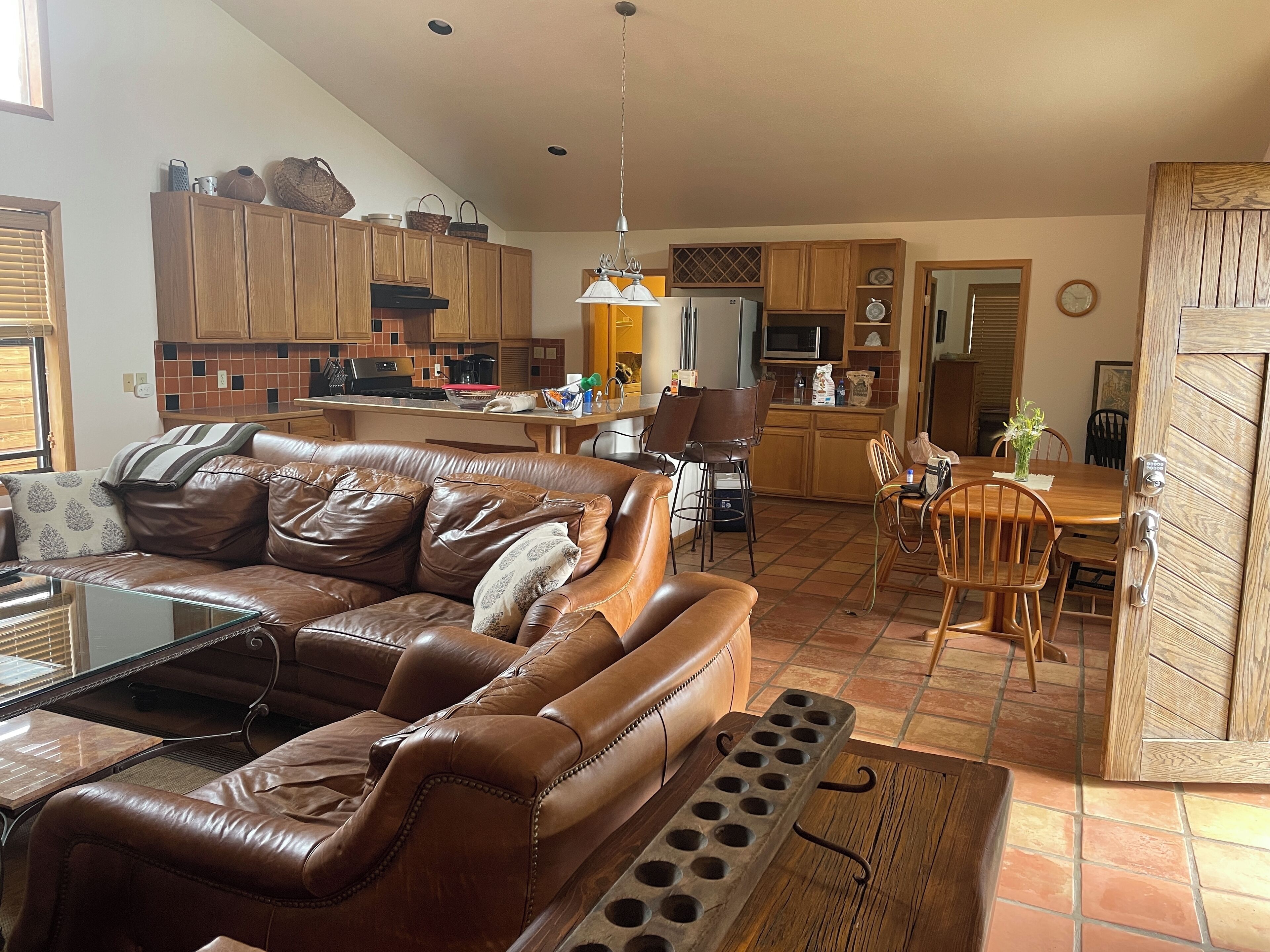 Televisión, chimenea y reproductor de DVD 