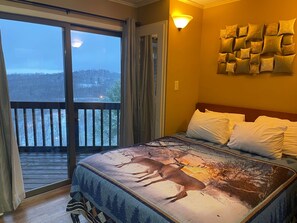 3 bedrooms, in-room safe, iron/ironing board, WiFi