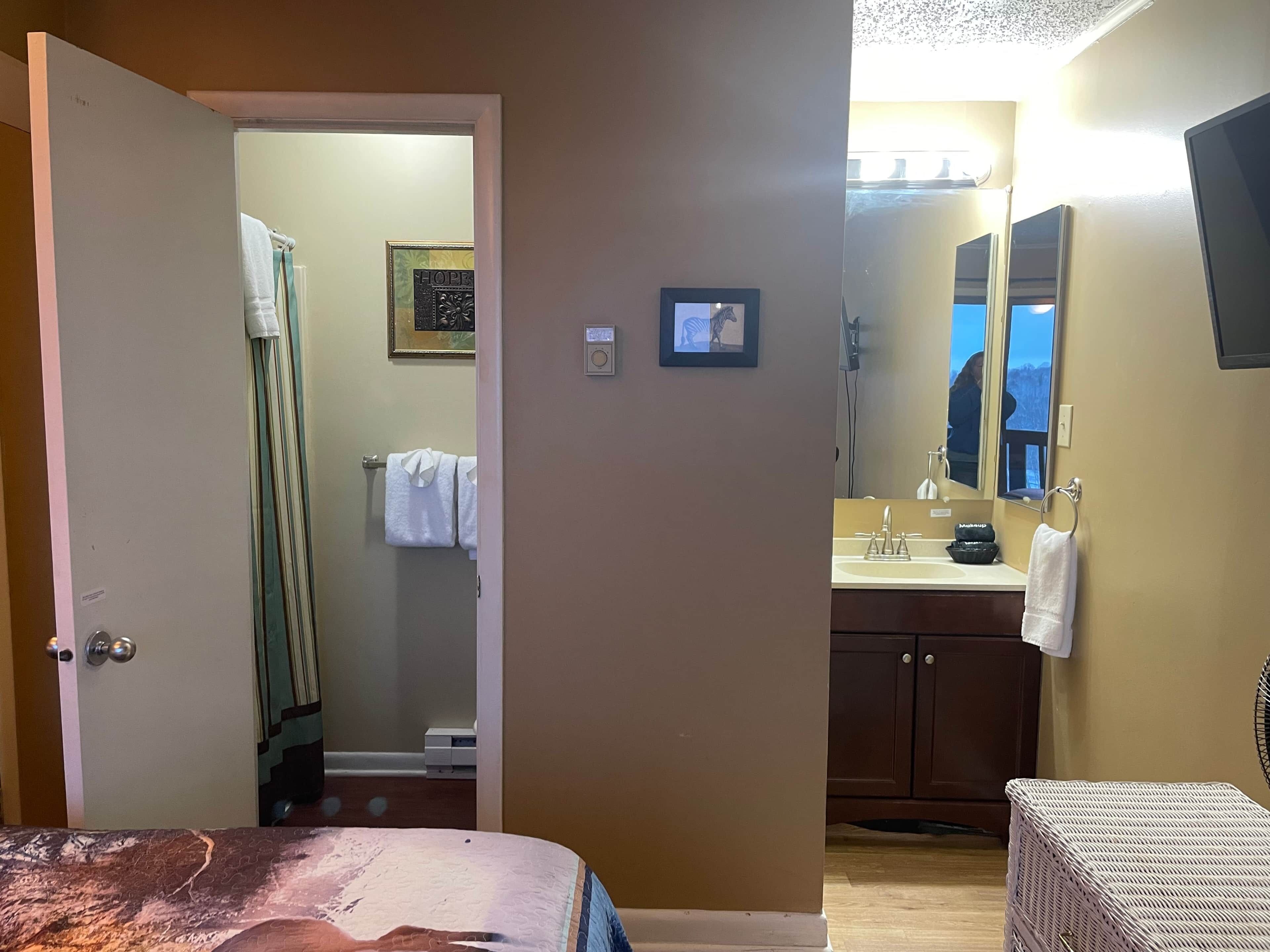 3 bedrooms, in-room safe, iron/ironing board, WiFi