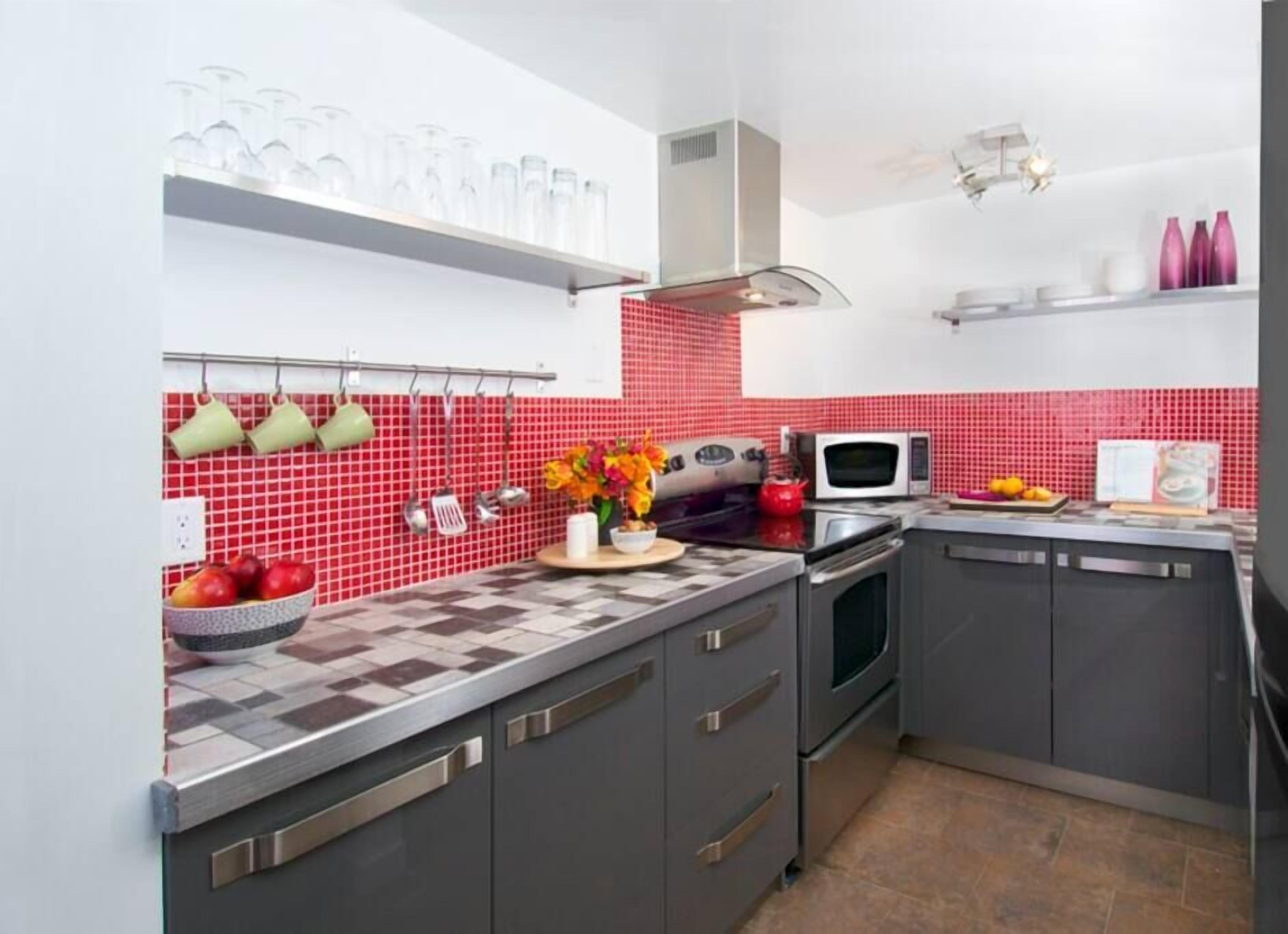 2 Bed 2 Bath in Teton Village, Short walk to Ski Lifts, steps to Hot Tub/Pool.