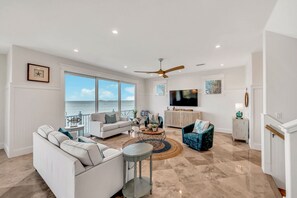 TV connectée, table de tennis de table