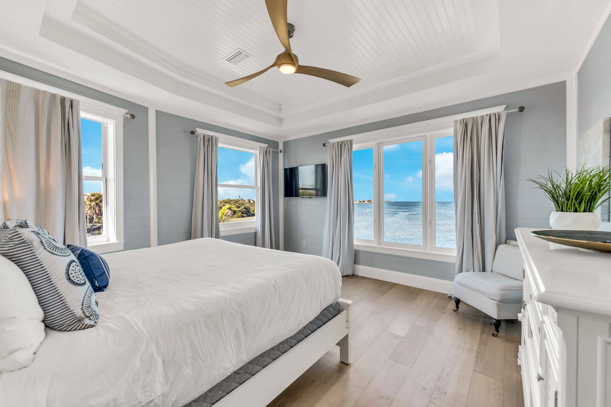 5 bedrooms, iron/ironing board, free WiFi, bed sheets