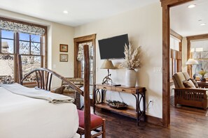 3 bedrooms, desk, iron/ironing board, WiFi - Outpost: Grand View 5120 - Air Conditioned (Jackson)