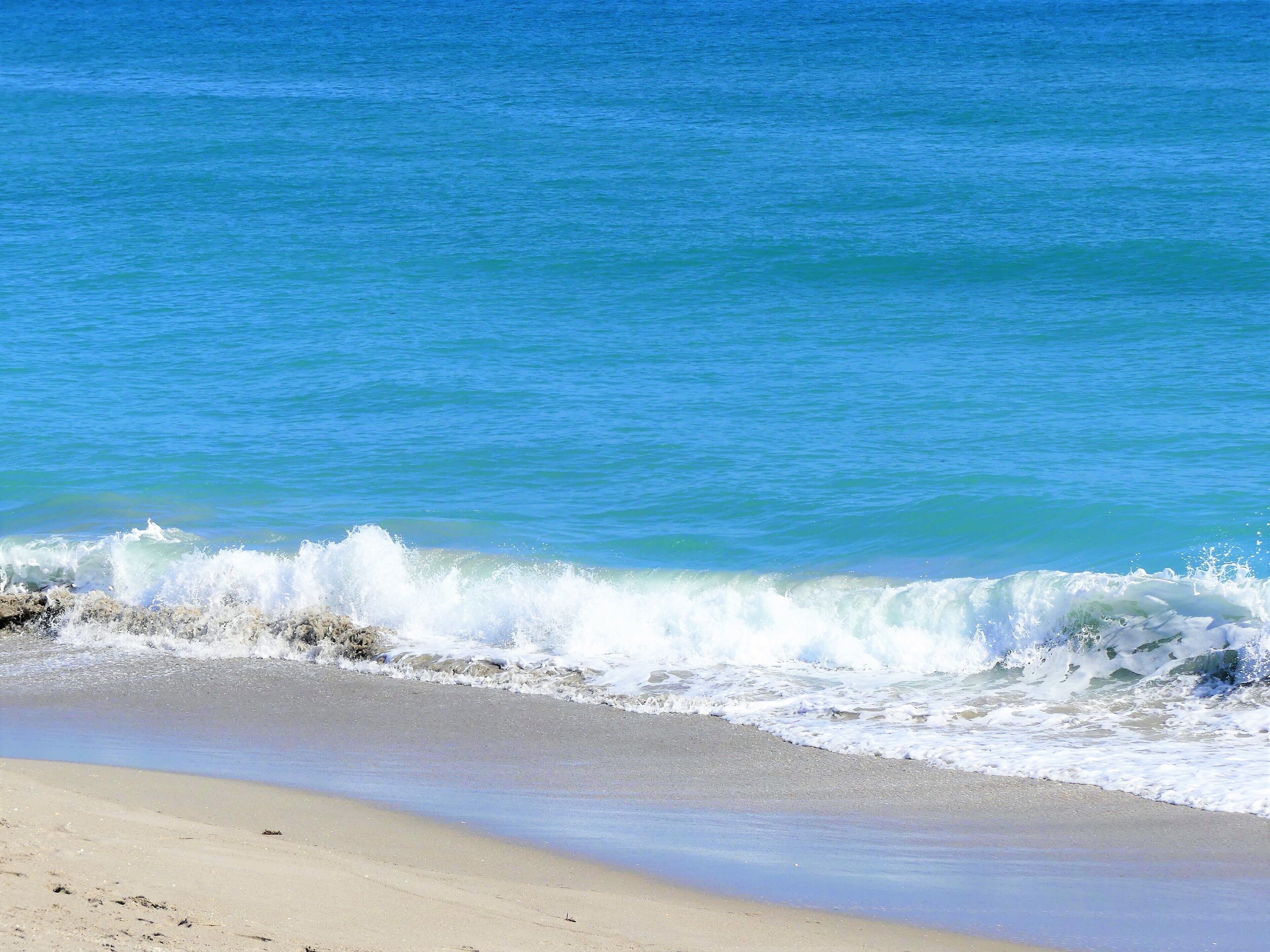 Beach nearby, sun-loungers, beach towels