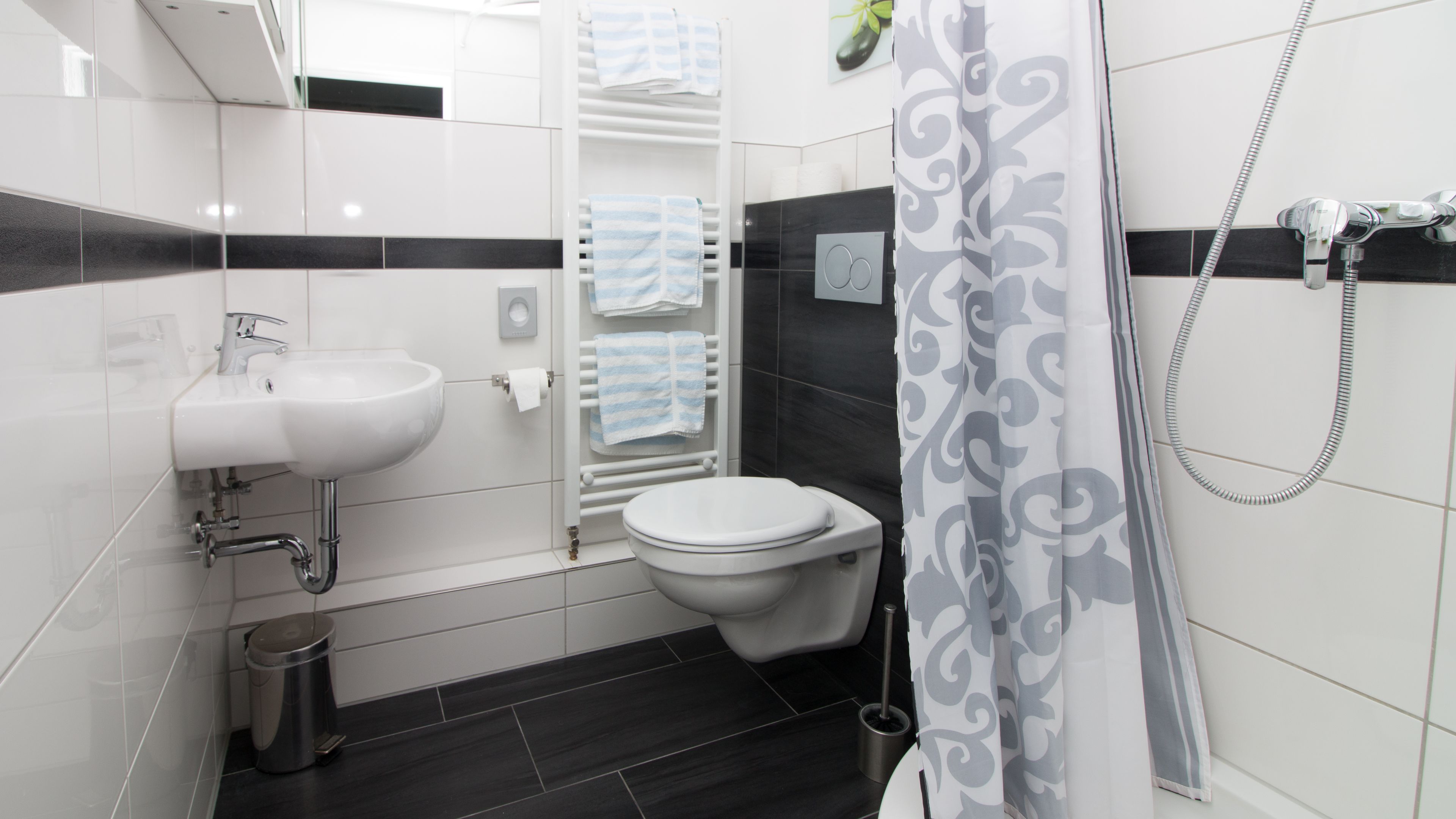 double room | bathroom | shower, free toiletries, hair dryer, towels