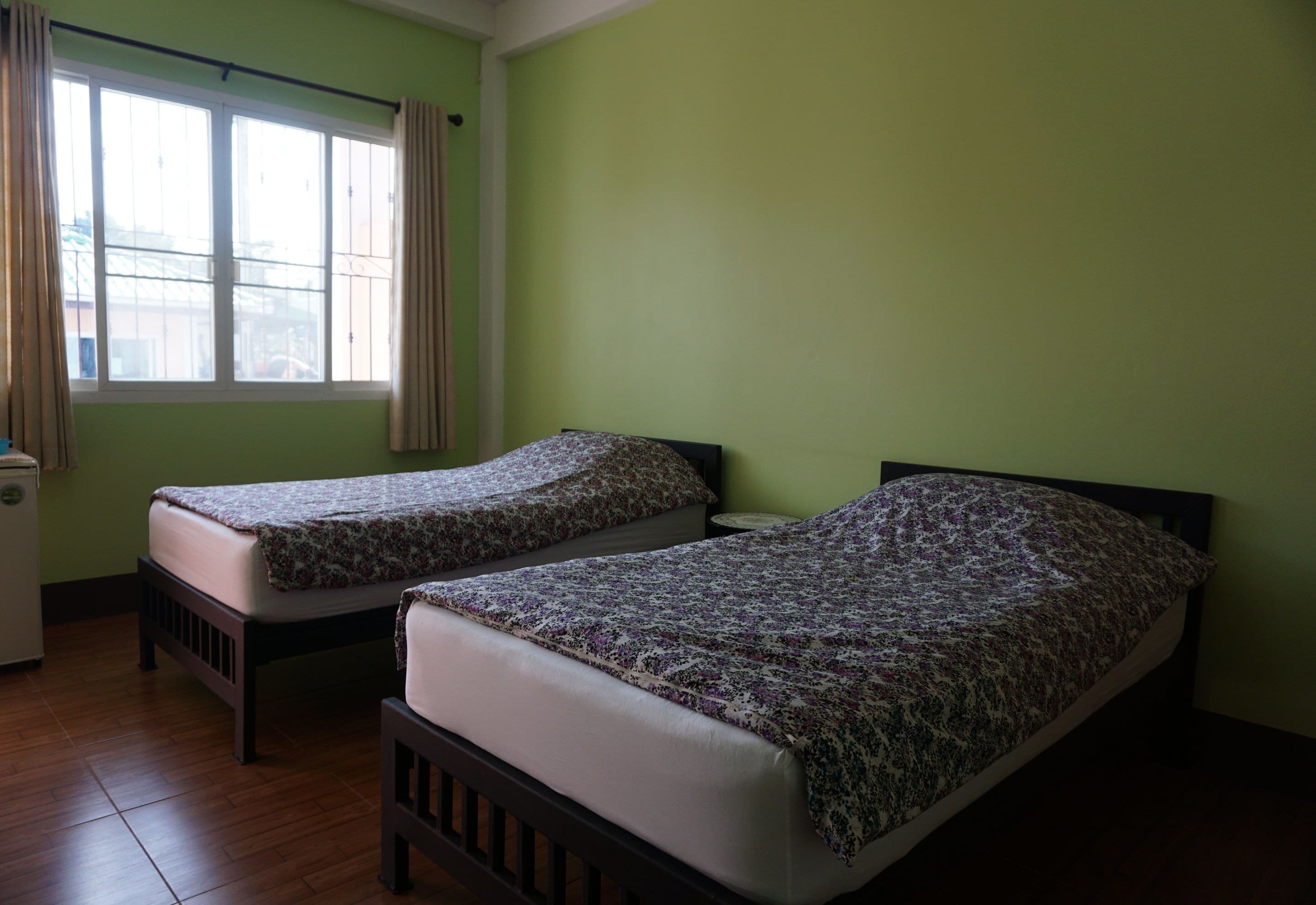 标准房 | 办公桌、免费 WiFi