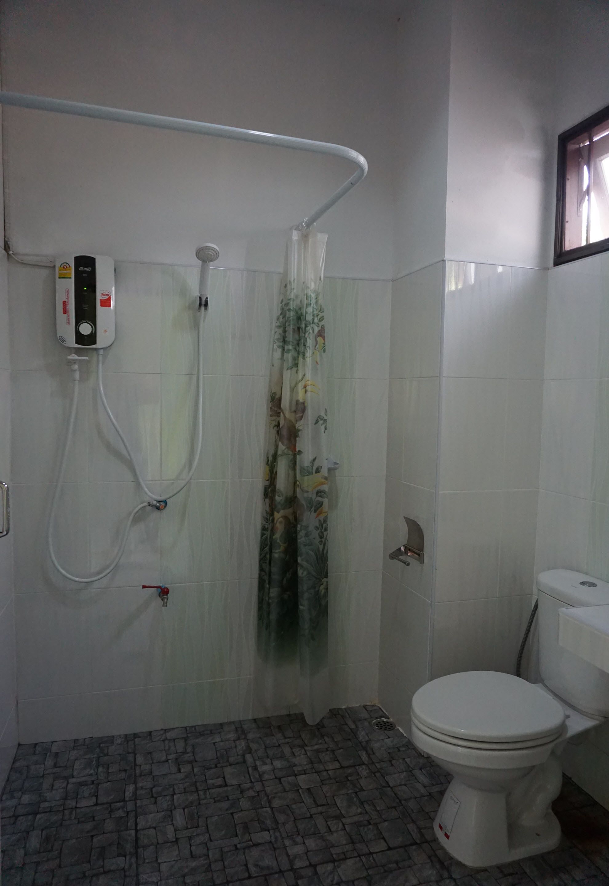 标准房 | 浴室 | 淋浴设施、免费洗浴用品、毛巾