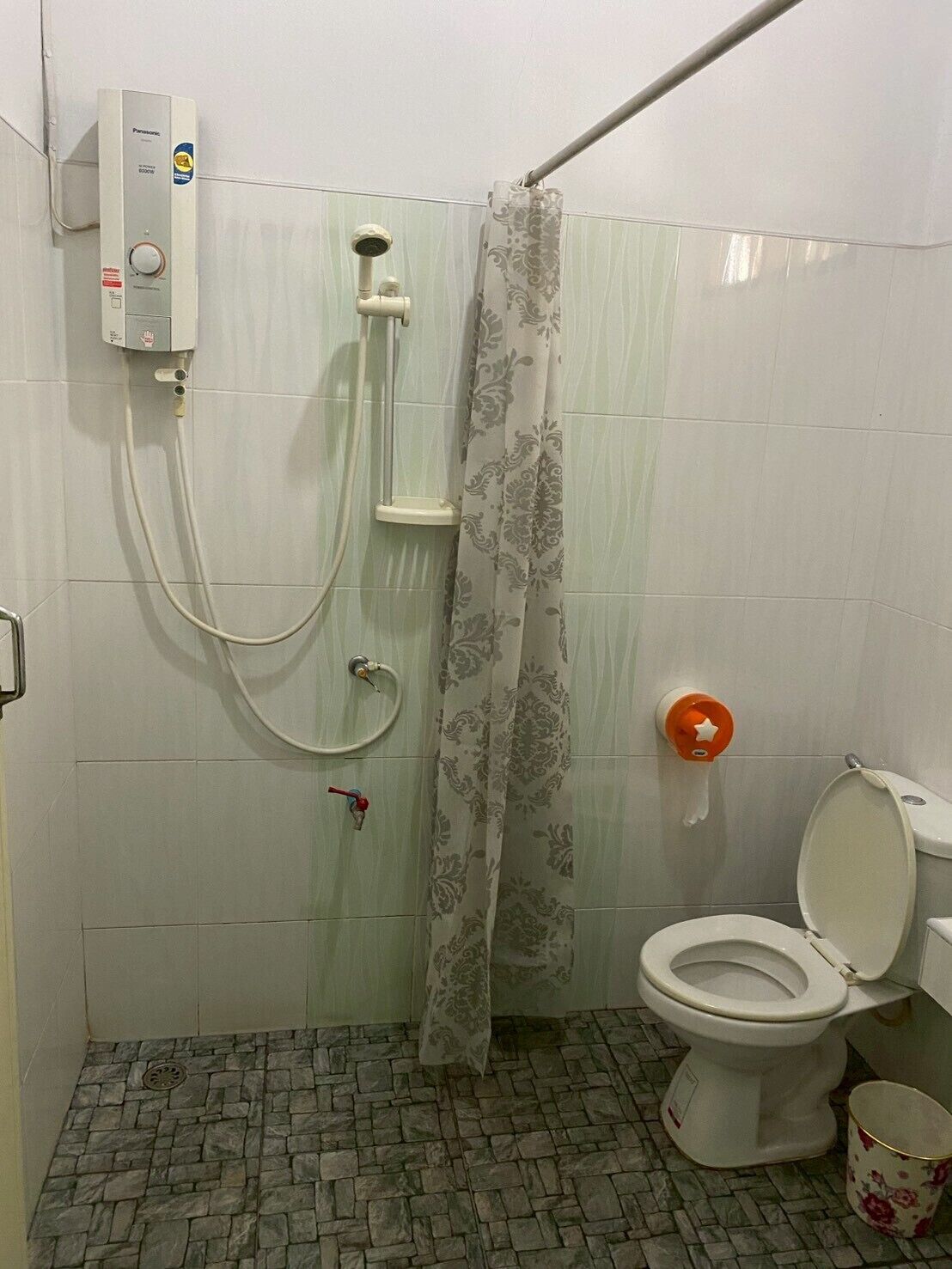 Habitación familiar | Baño | Ducha y cabezal de ducha tipo lluvia