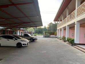 Ubetjent parkering (inkludert)