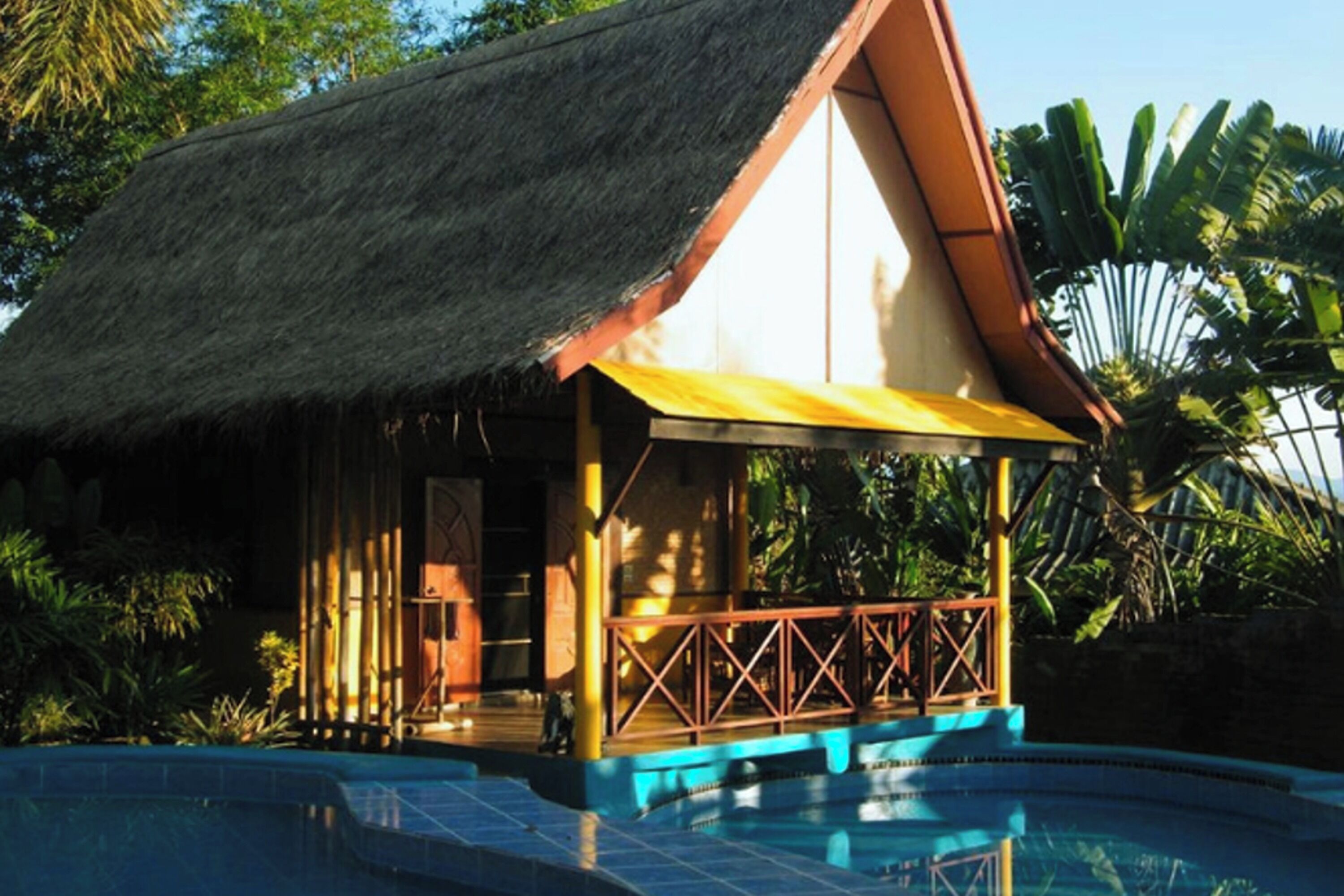 bungalow with patio | garden view