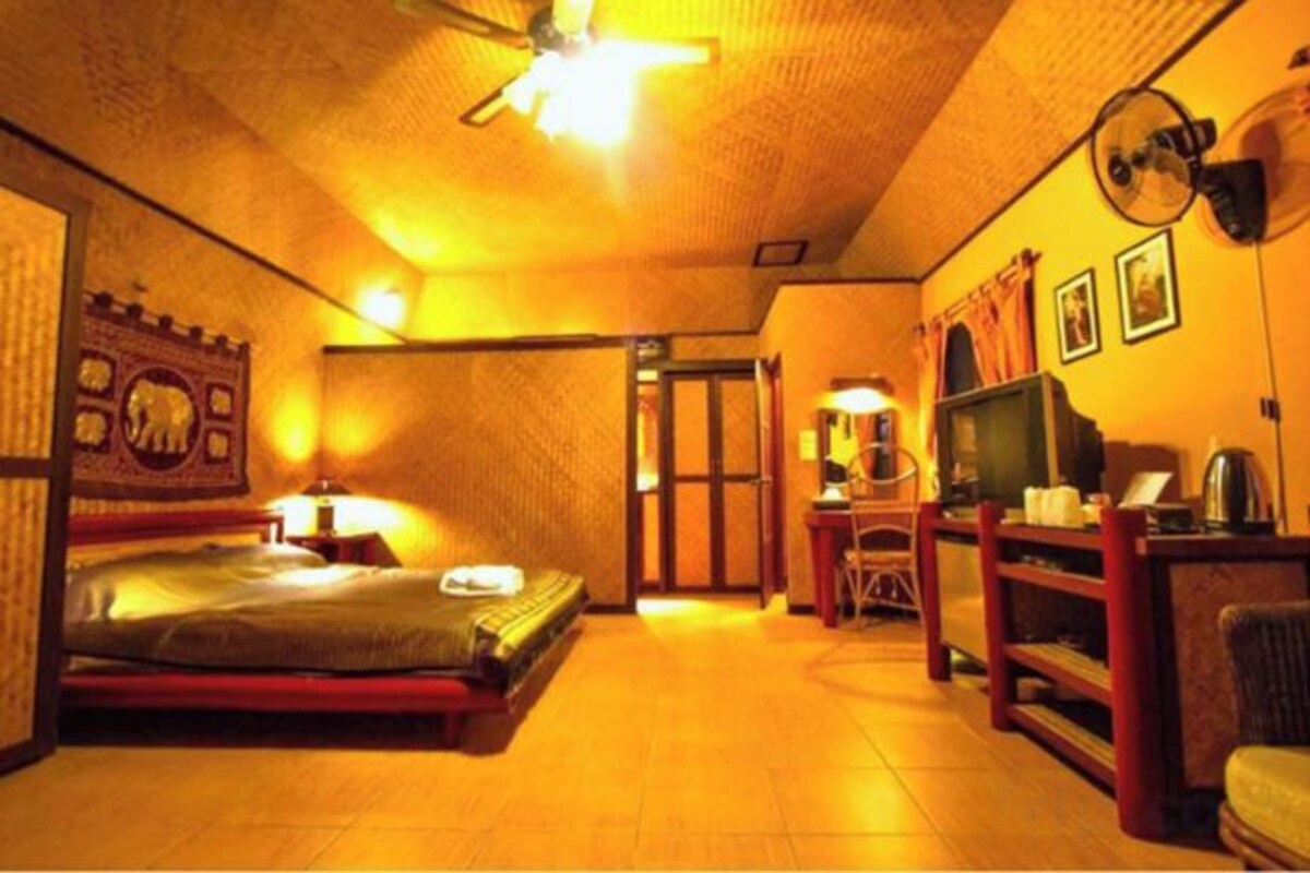 Hypo-allergenic bedding, desk, blackout curtains, soundproofing