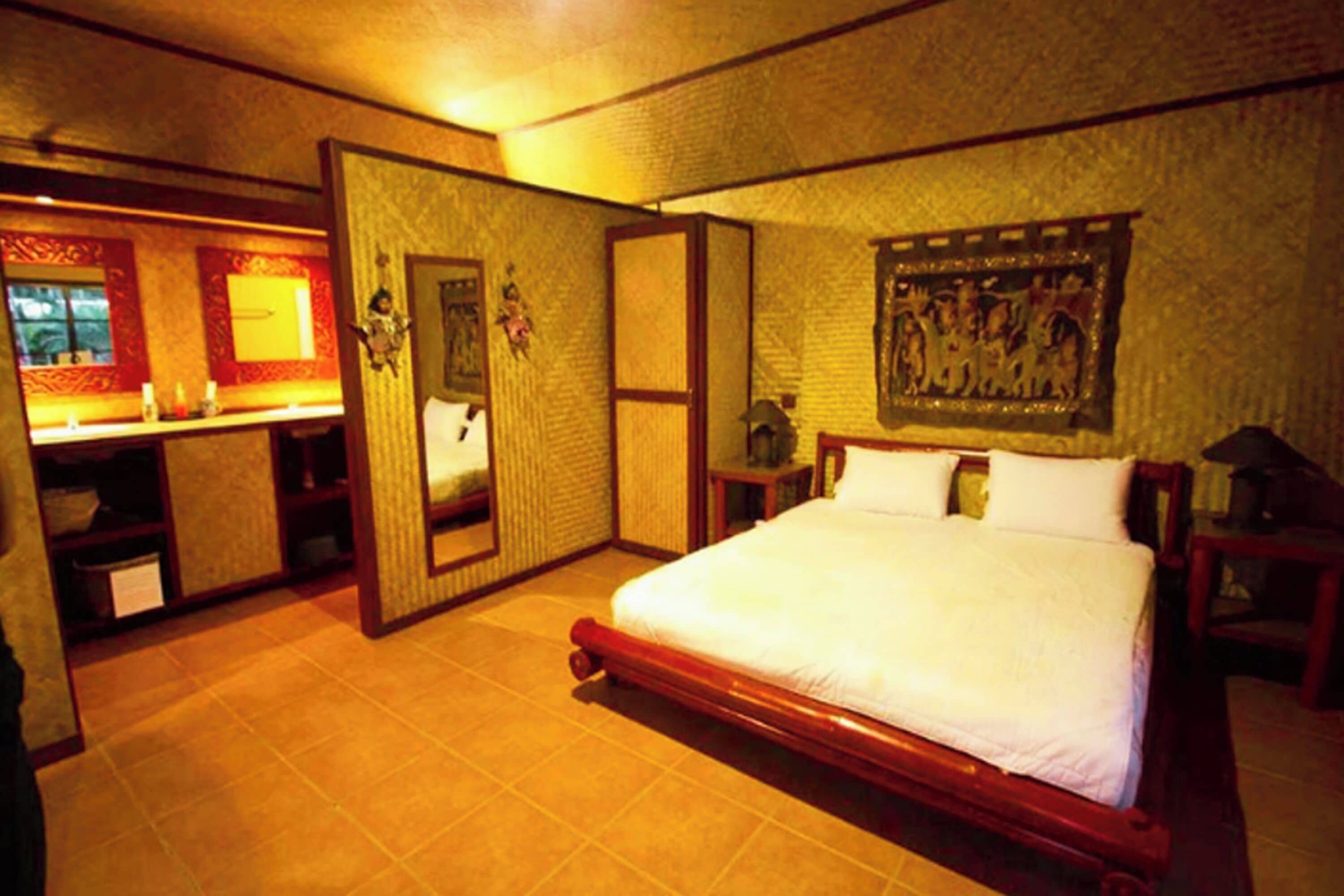 two bedroom bungalow | 1 bedroom, hypo-allergenic bedding, desk, blackout curtains