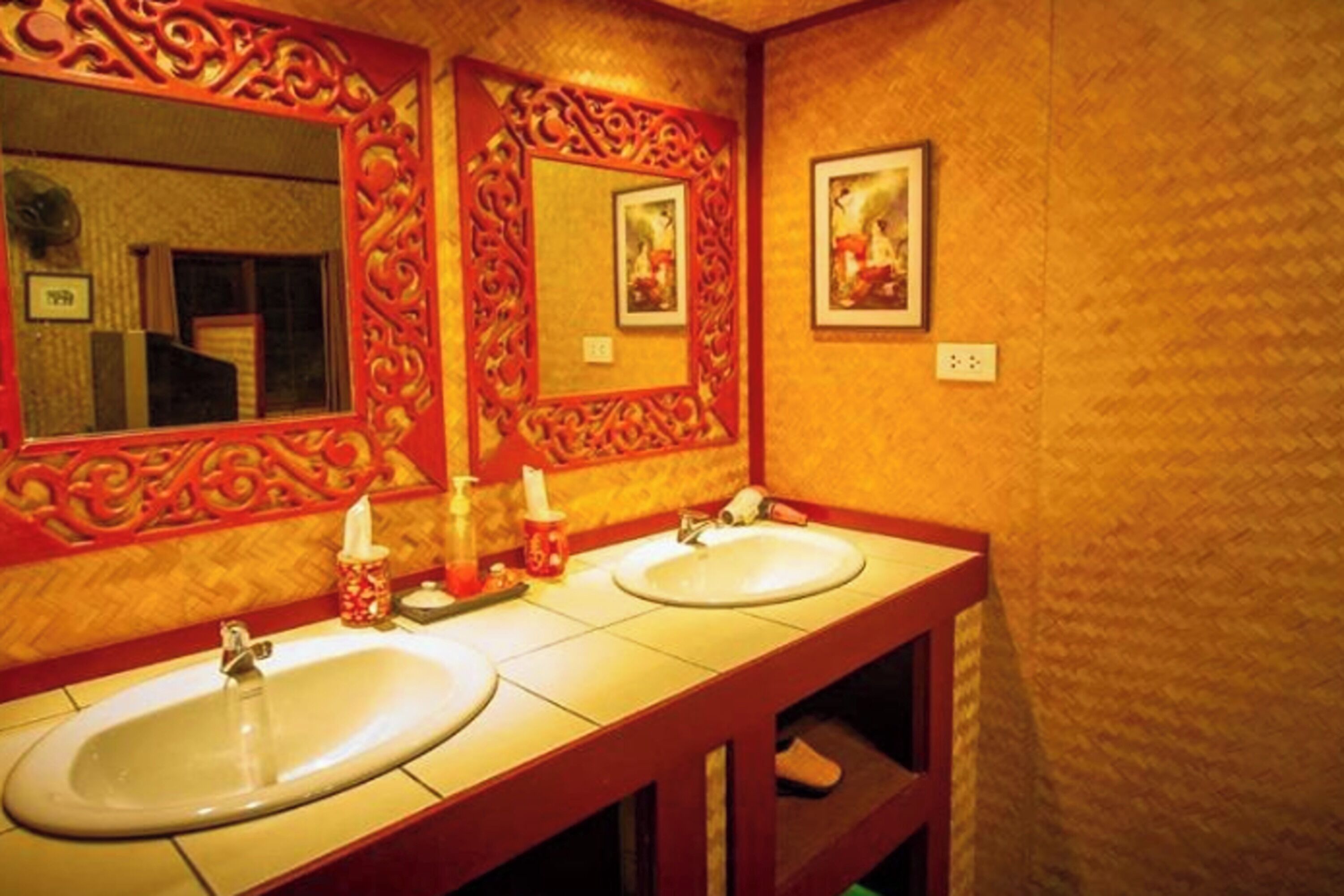 bungalow (fan room) | bathroom | shower, rainfall showerhead, free toiletries, hair dryer