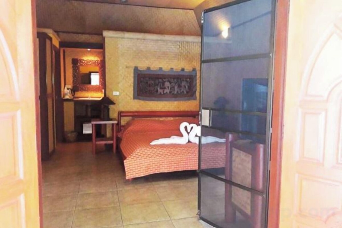 Hypo-allergenic bedding, desk, blackout curtains, soundproofing
