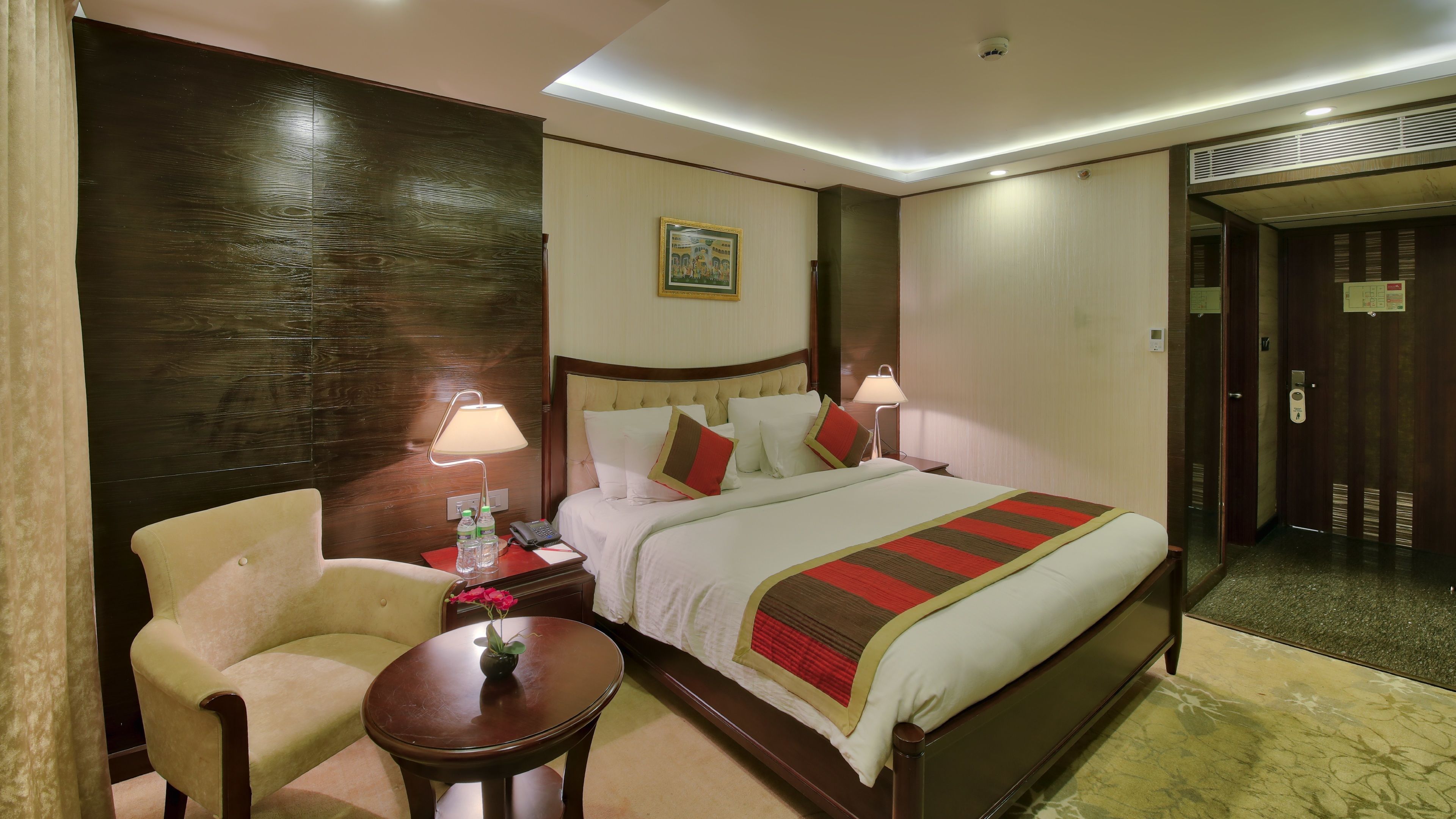 Phòng đôi hoặc 2 giường đơn Deluxe | Minibar, két bảo mật tại phòng, bàn, bàn ủi/dụng cụ ủi quần áo 