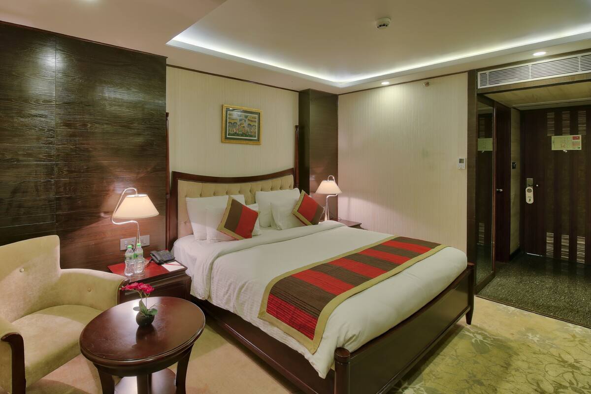 Phòng đôi hoặc 2 giường đơn Deluxe | Minibar, két bảo mật tại phòng, bàn, bàn ủi/dụng cụ ủi quần áo