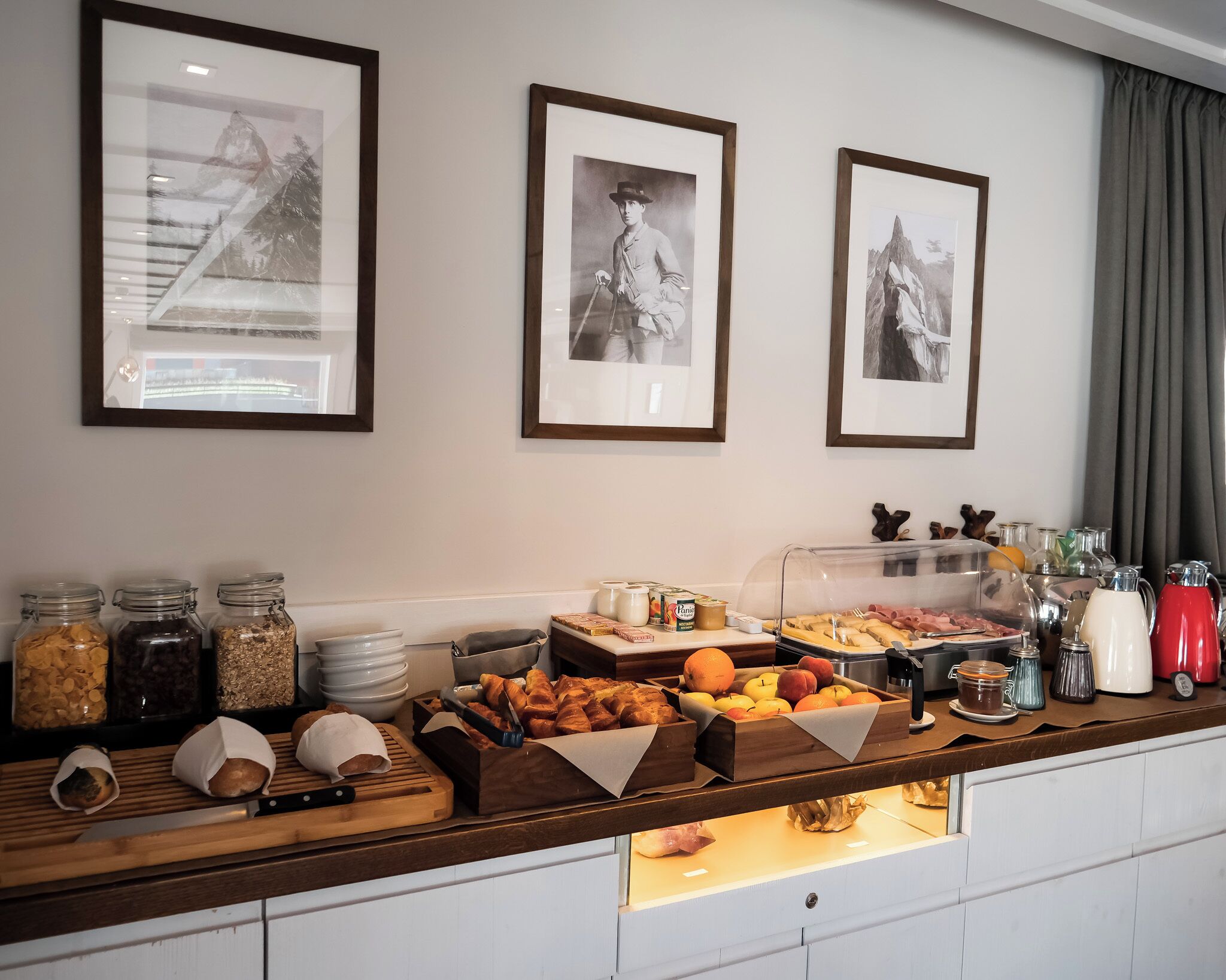 daily continental breakfast (eur 17.5 per person)