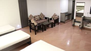 Budget Room | Living room | Flat-screen TV