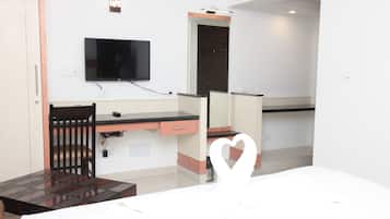 Family Room | Premium bedding, in-room safe, desk, free WiFi