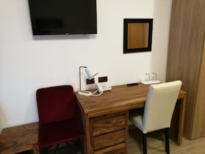 Deluxe Double Room | Room amenity