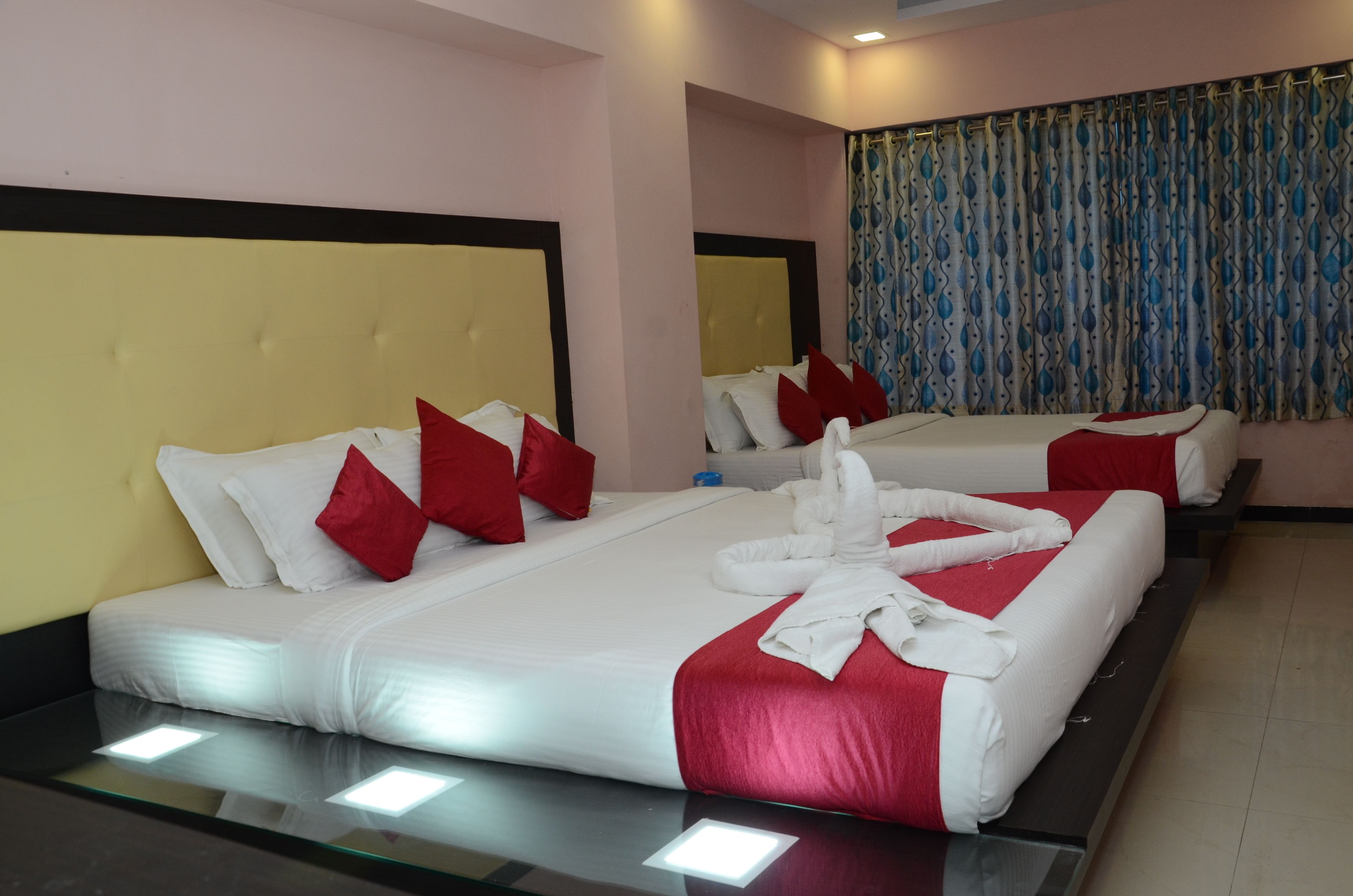 Family Suite, Multiple Beds, Smoking, City View | 1 bedroom, in-room safe, desk, iron/ironing board