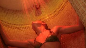 Sauna, hot tub, steam room, Turkish bath/hammam, body treatments