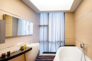 Estudi en suite | Habitacions insonoritzades, planxa i posts de planxar i wifi gratuïta 