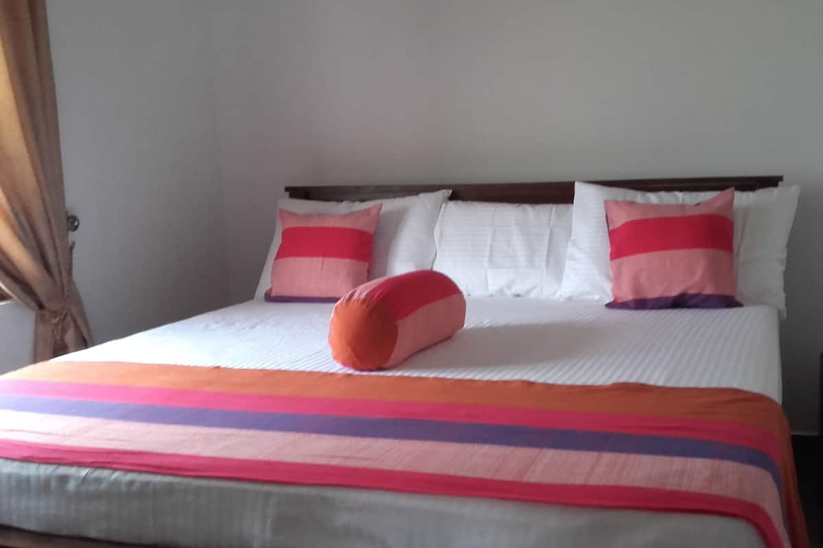 In-room safe, soundproofing, free WiFi