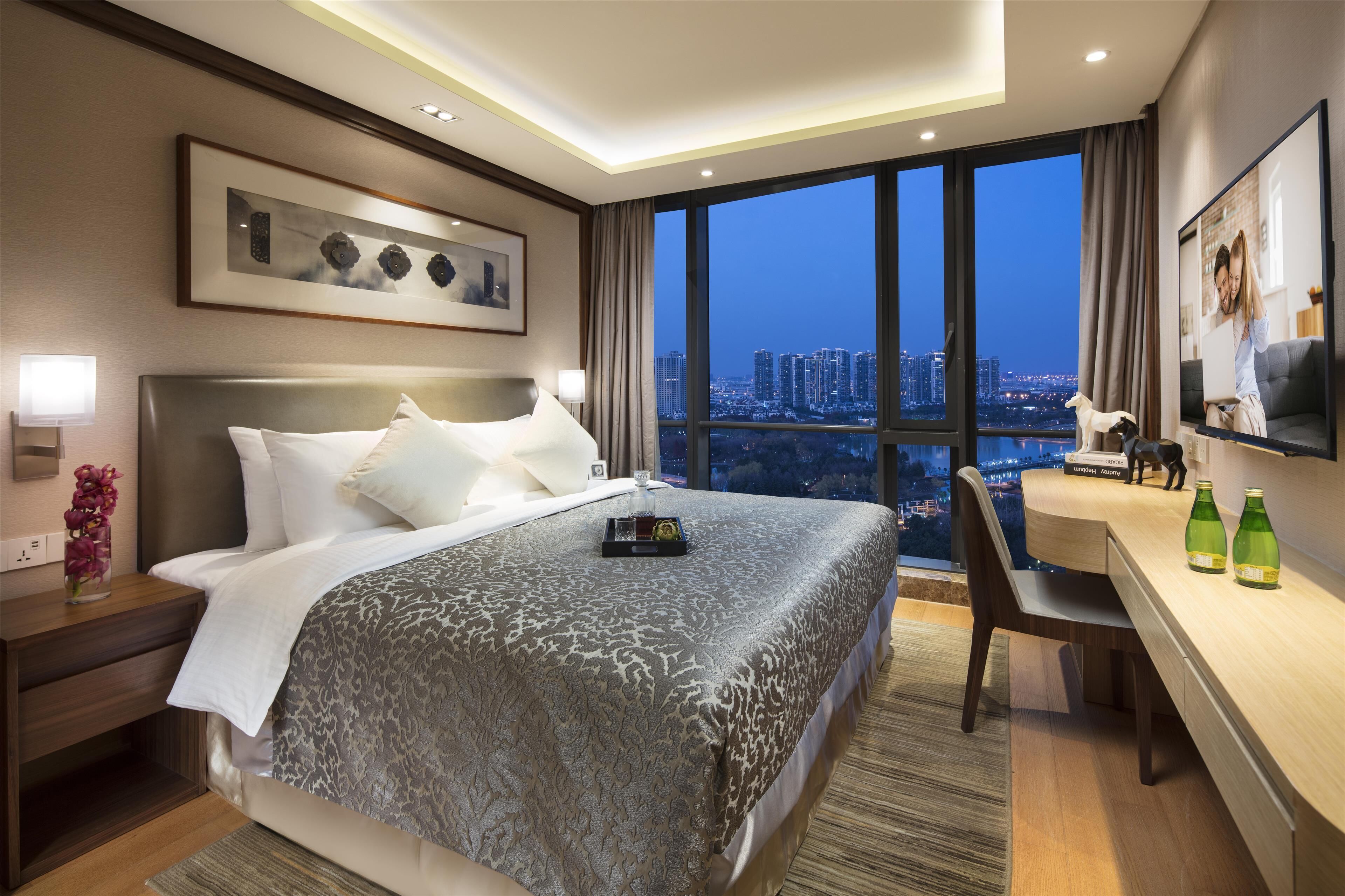 Caja de seguridad en la habitación y escritorio 