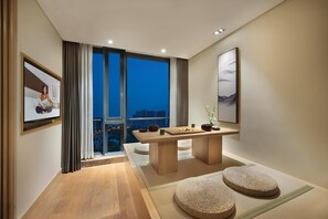 In-room safe, desk, iron/ironing board, free WiFi