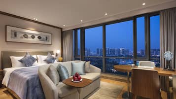 Executive Studio | In-room safe, desk, iron/ironing board, free WiFi
