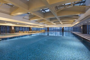 Piscine intérieure