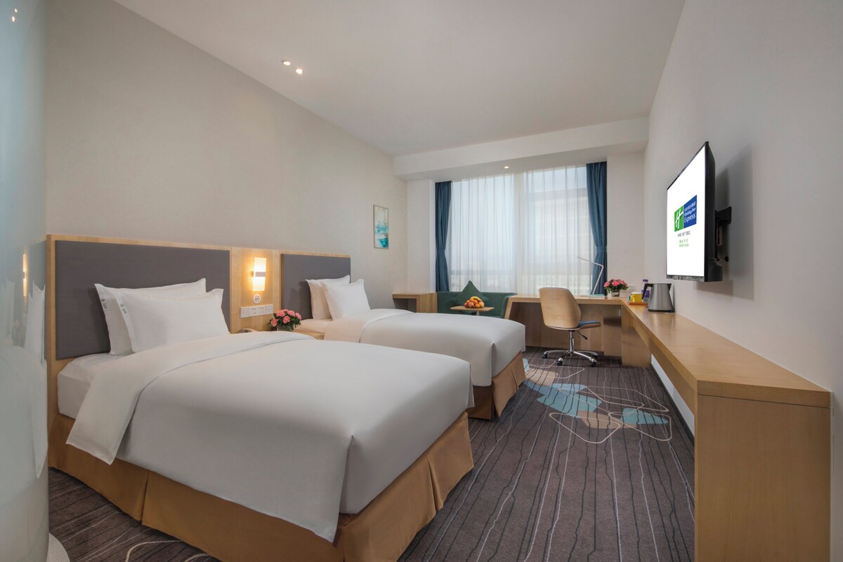 Standard Room, 2 Twin Beds, Smoking (Extra Floor Space) | In-room safe, desk, soundproofing, WiFi (free)