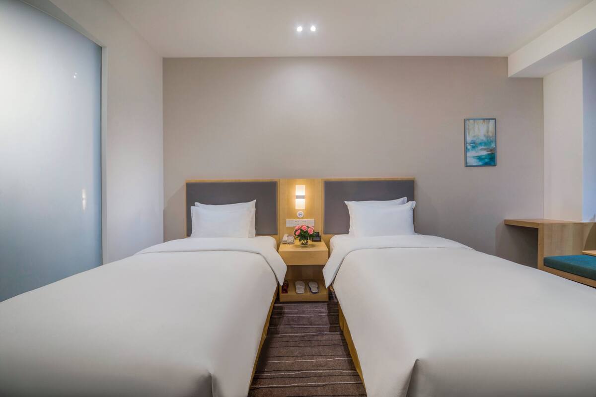 In-room safe, desk, soundproofing, WiFi (free)