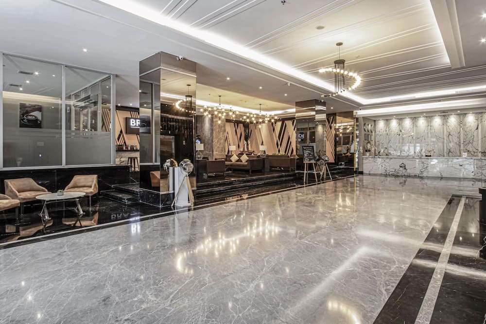 Golden Tulip Essential Makassar