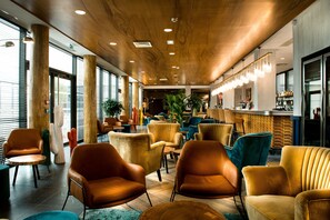 Bar (on property) - Kopster Hotel Lyon Groupama Stadium (Decines-Charpieu)