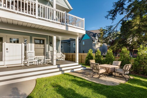 Luxury Beach Home-6 Bedroom-Firepit, Game Room- Beach Access -Walk to Beach&Town