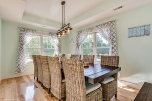 Dining - Luxury Beach Home-6 Bedroom-Firepit, Game Room- Beach Access -Walk to Beach&Town (South Haven)