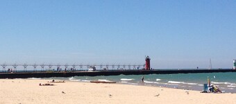 Luxury Beach Home-6 Bedroom-Firepit, Game Room- Beach Access -Walk to Beach&Town