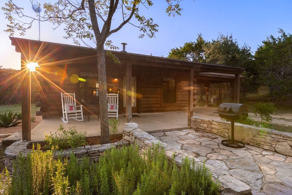 Romantic Log Cabin on Smith Creek with EV Charger