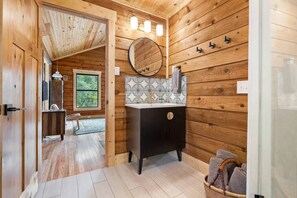 Amenidades de baño ecológicas, secadora de cabello, toallas