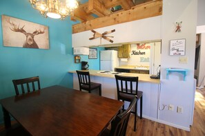 Dining - Only steps to the slopes!!! (Angel Fire)