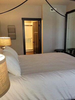1 bedroom, internet, bed sheets