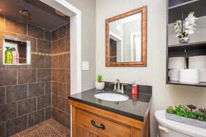 Free toiletries, hair dryer, bathrobes, towels - Fantastic Pool, Gameroom, Fire pit & BBQ at the Medical center (San Antonio)