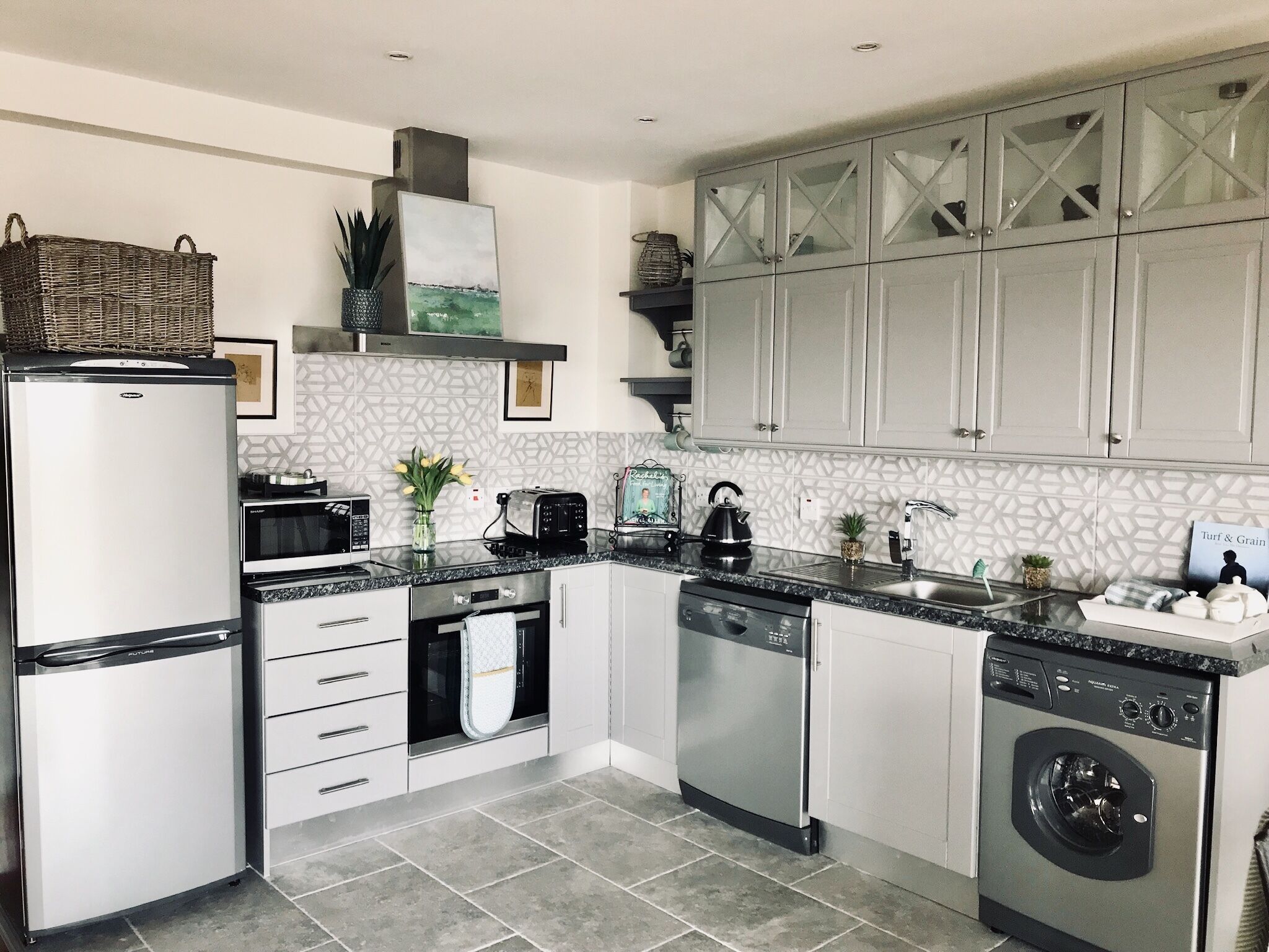 Coffee/tea maker, fridge, microwave, oven
