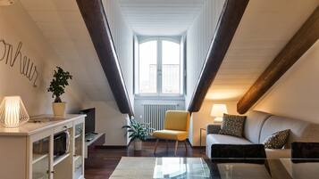 TV connectée, lecteur de DVD, livres