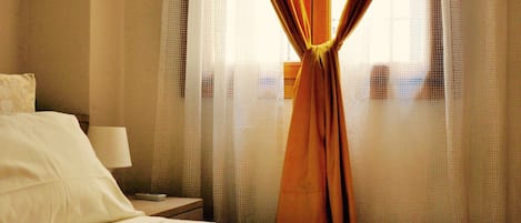 2 عدّة غرف نوم ومكواة/لوح كي وواي فاي مجانًا وملاءات أسرّة