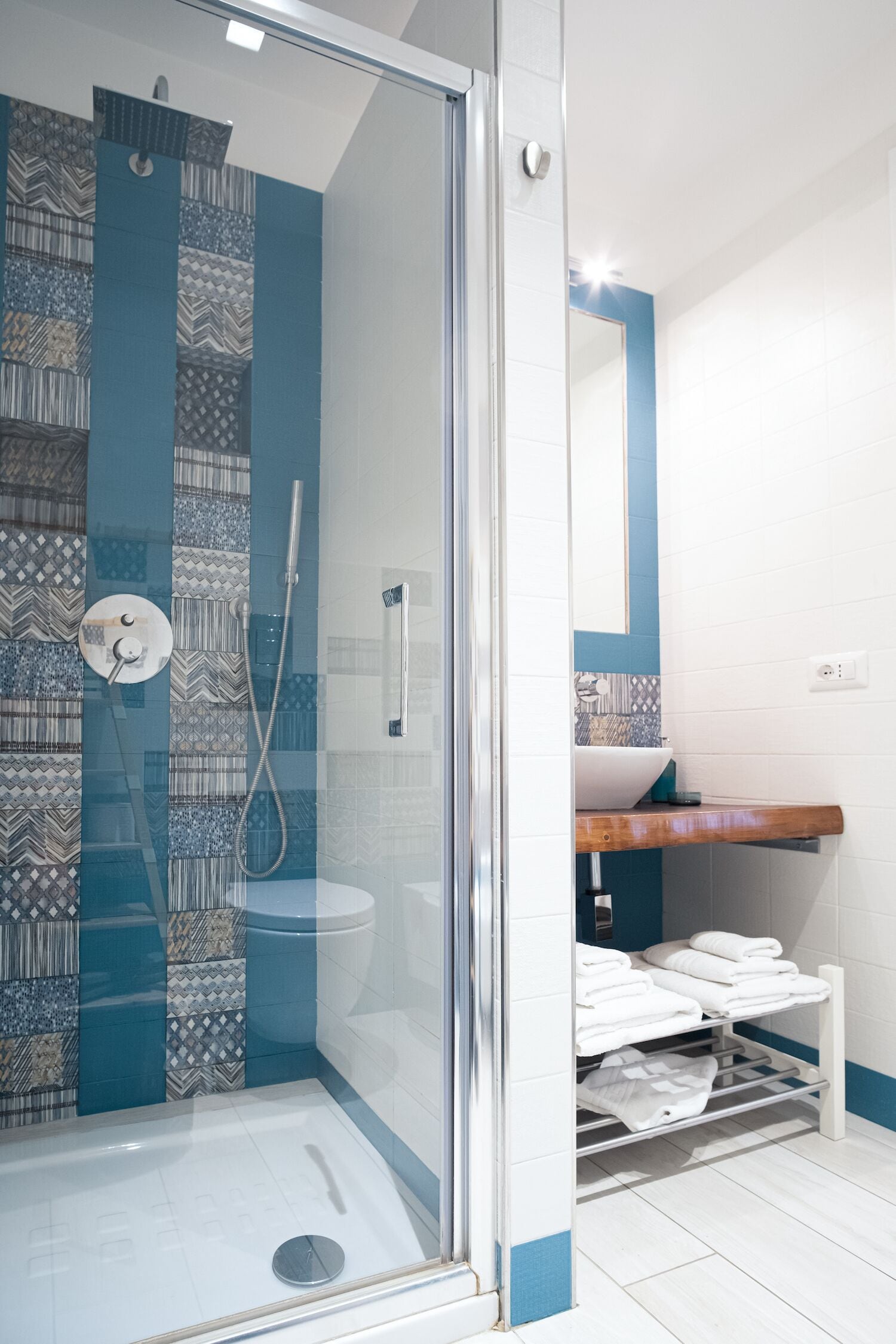 Dusche, Haartrockner, Bidet, Handtücher